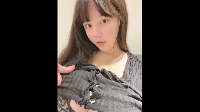 
							onlyfans_picweiwei 衣服买小了
						